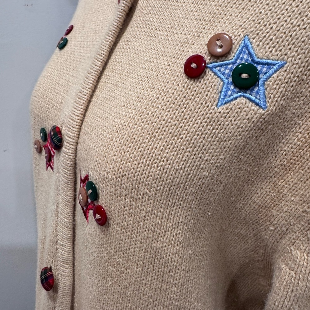 Vintage Christian Festive Beige Sweater with Star Accents - Picture 6 of 8